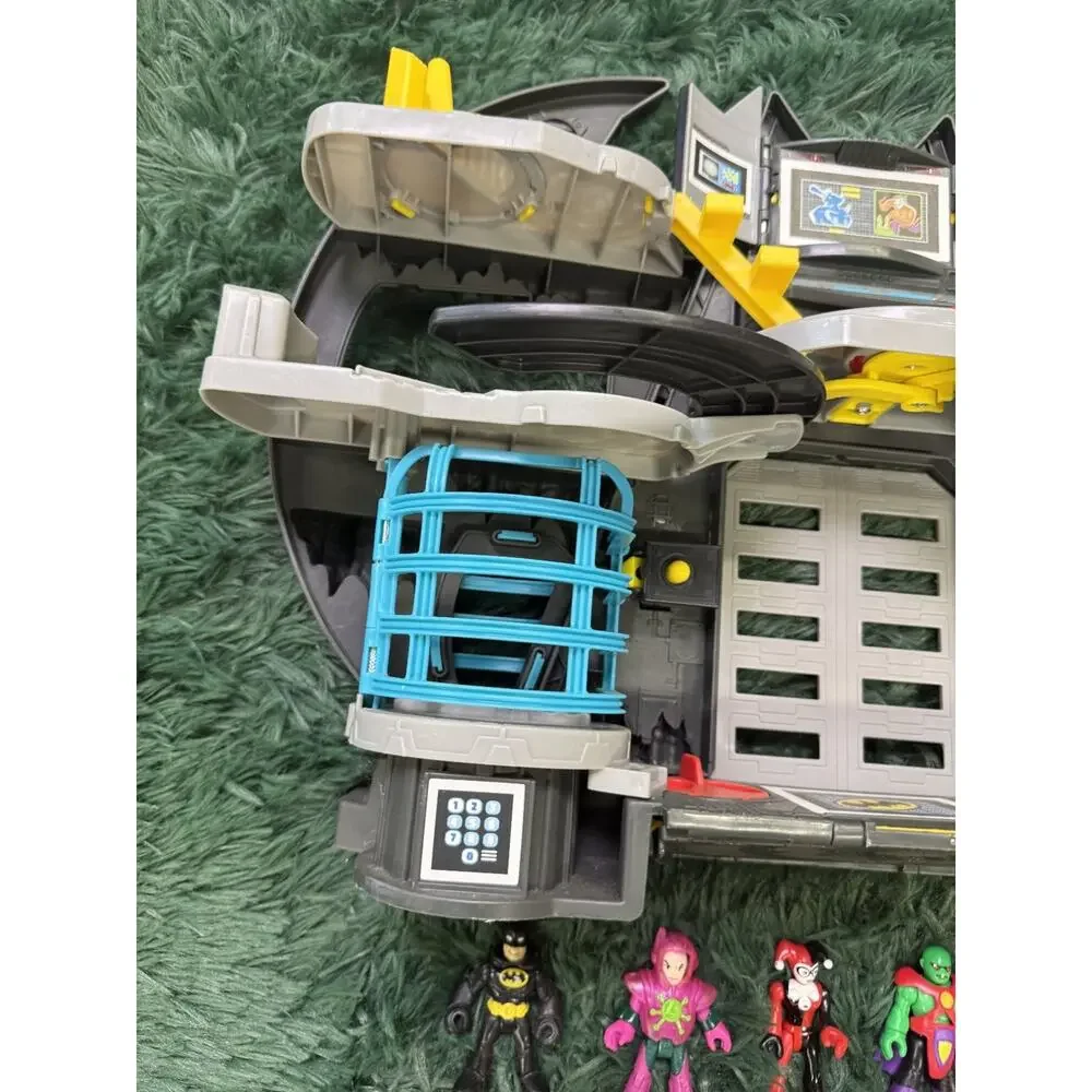 Imaginext DC Super Friends Batcave Playset with 5 Action Figures